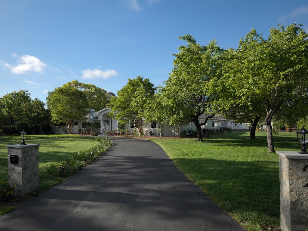 Detail Gallery Image 3 of 31 For 2 Callado, Atherton,  CA 94027 - 5 Beds | 5 Baths