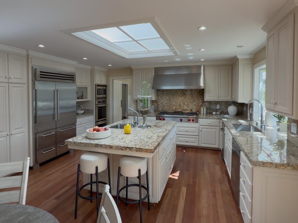 Detail Gallery Image 8 of 31 For 2 Callado, Atherton,  CA 94027 - 5 Beds | 5 Baths