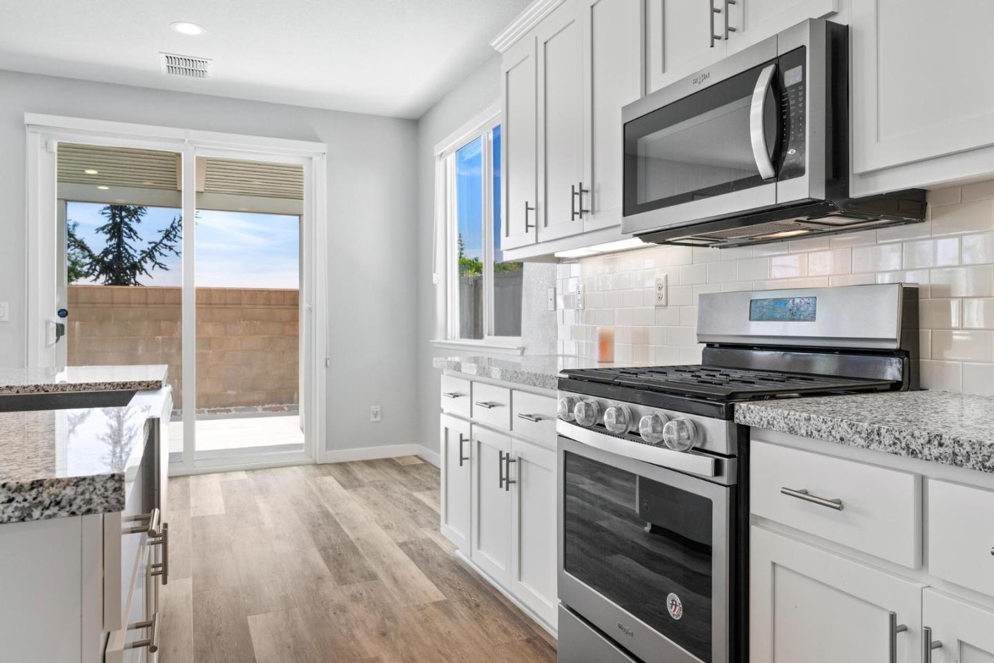 Detail Gallery Image 14 of 44 For 2360 Aerostar Way, Sacramento,  CA 95834 - 4 Beds | 3 Baths