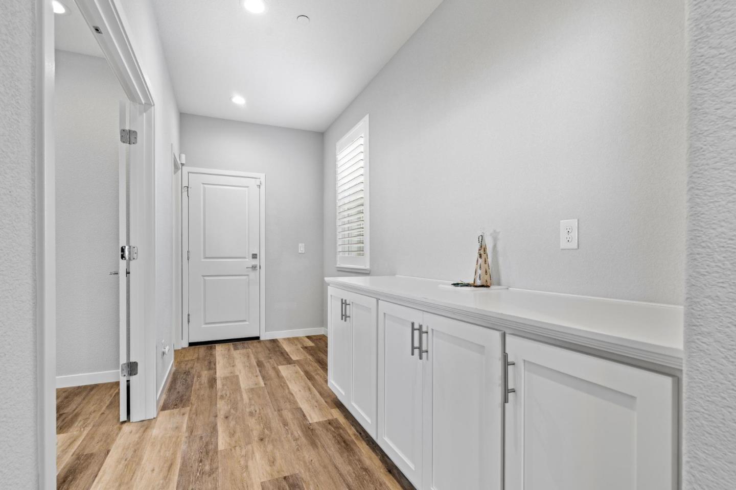 Detail Gallery Image 15 of 44 For 2360 Aerostar Way, Sacramento,  CA 95834 - 4 Beds | 3 Baths