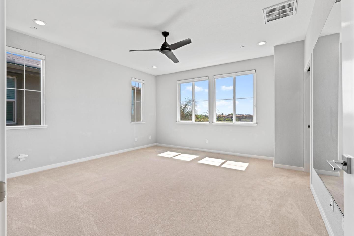 Detail Gallery Image 21 of 44 For 2360 Aerostar Way, Sacramento,  CA 95834 - 4 Beds | 3 Baths