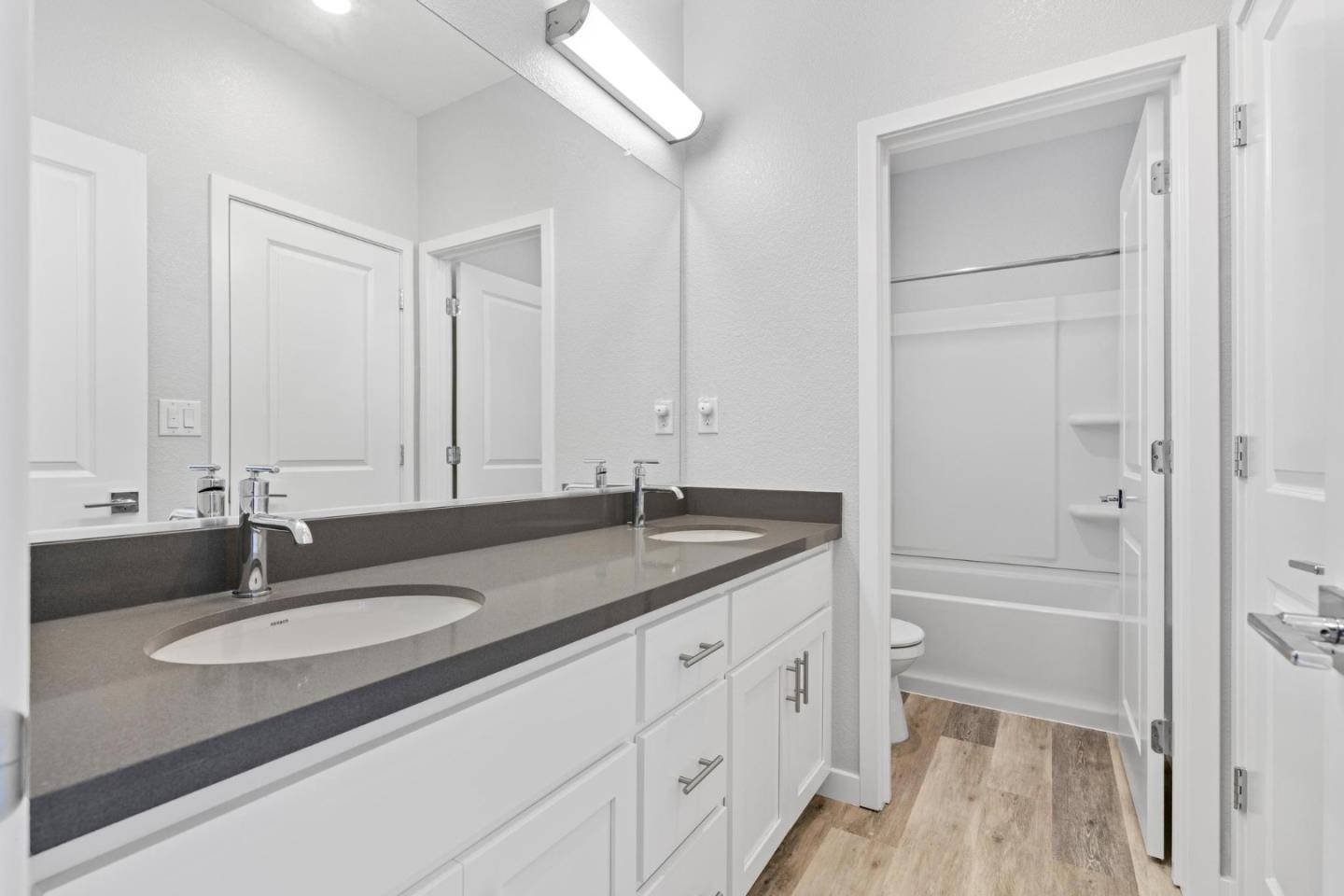 Detail Gallery Image 28 of 44 For 2360 Aerostar Way, Sacramento,  CA 95834 - 4 Beds | 3 Baths