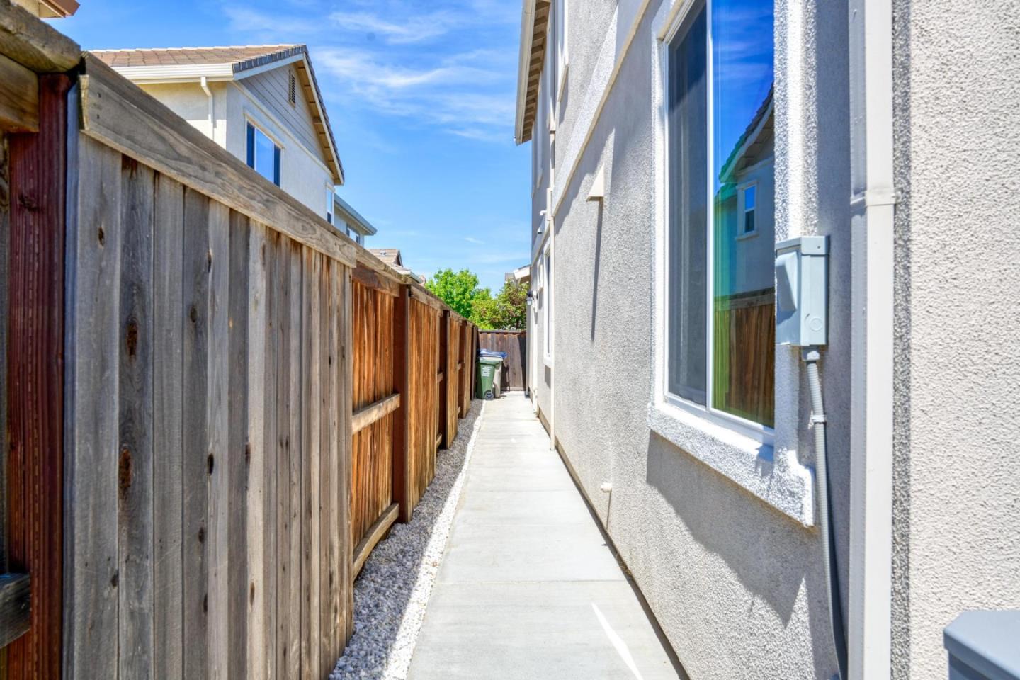 Detail Gallery Image 37 of 44 For 2360 Aerostar Way, Sacramento,  CA 95834 - 4 Beds | 3 Baths