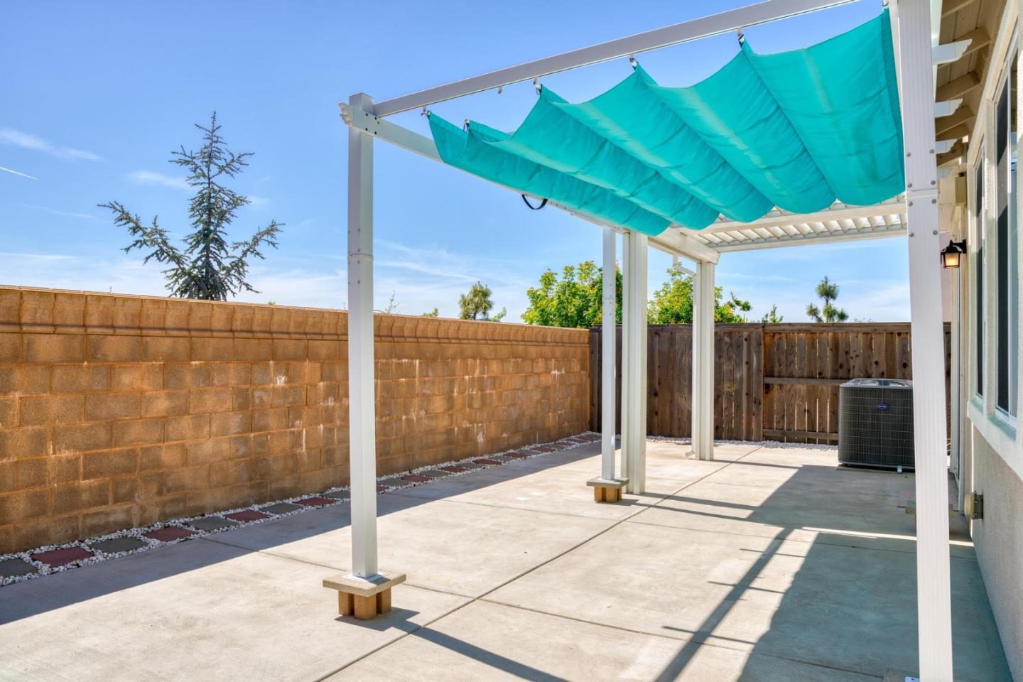 Detail Gallery Image 38 of 44 For 2360 Aerostar Way, Sacramento,  CA 95834 - 4 Beds | 3 Baths