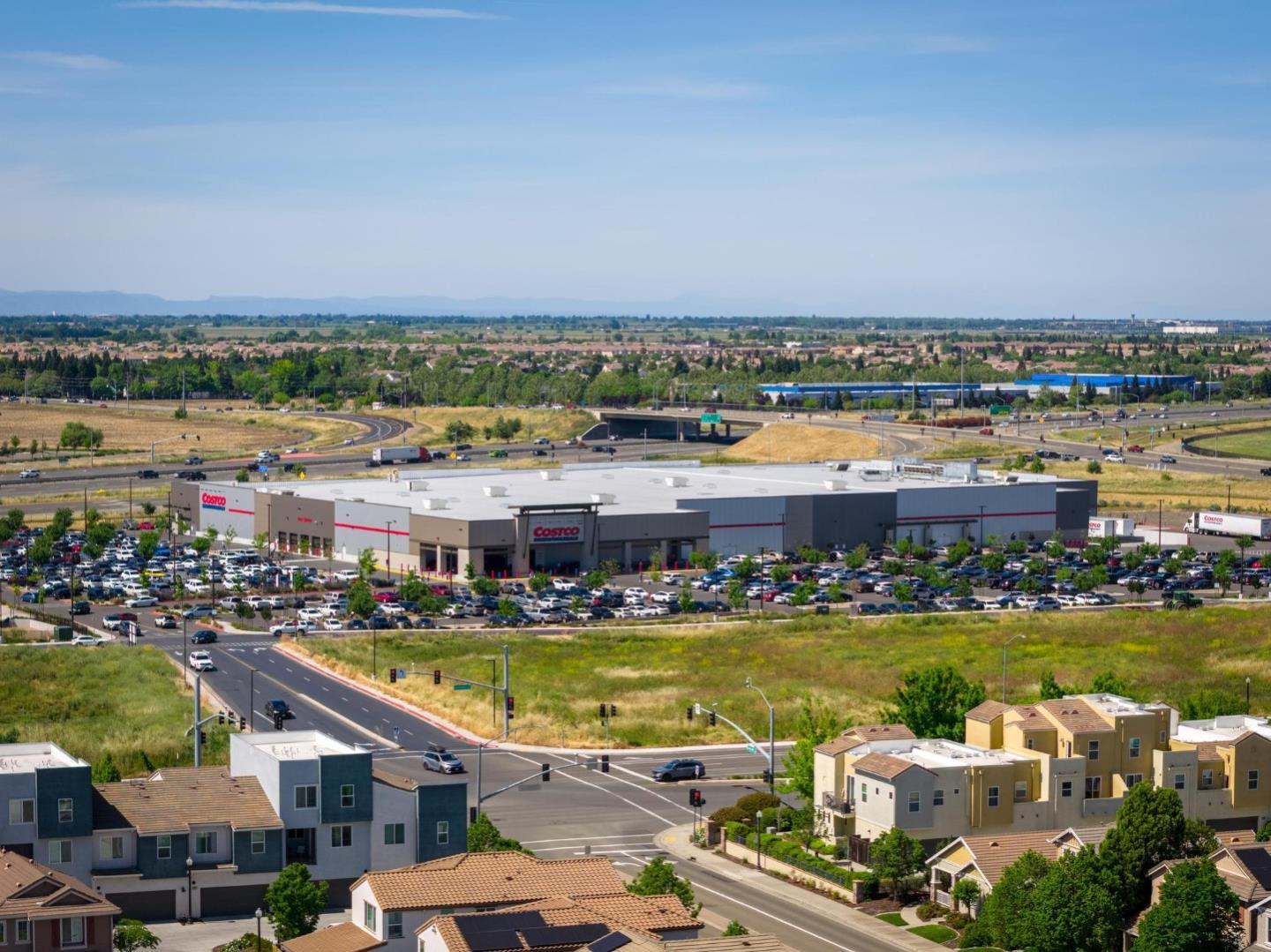 Detail Gallery Image 44 of 44 For 2360 Aerostar Way, Sacramento,  CA 95834 - 4 Beds | 3 Baths