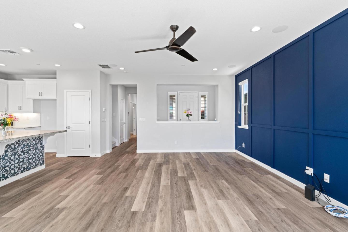 Detail Gallery Image 9 of 44 For 2360 Aerostar Way, Sacramento,  CA 95834 - 4 Beds | 3 Baths