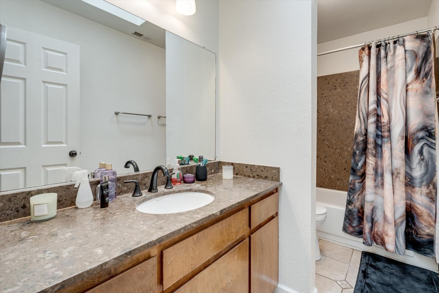 Detail Gallery Image 12 of 19 For 523 Thomas Cir, Suisun City,  CA 94585 - 3 Beds | 2 Baths