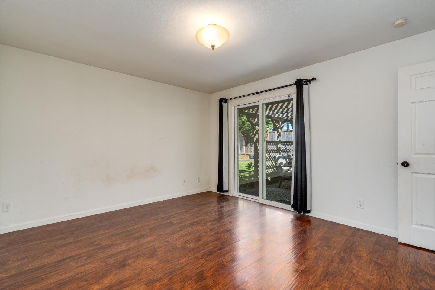 Detail Gallery Image 14 of 19 For 523 Thomas Cir, Suisun City,  CA 94585 - 3 Beds | 2 Baths