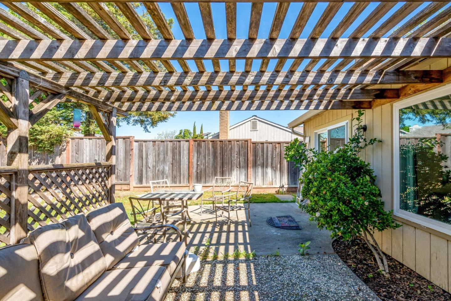 Detail Gallery Image 16 of 19 For 523 Thomas Cir, Suisun City,  CA 94585 - 3 Beds | 2 Baths