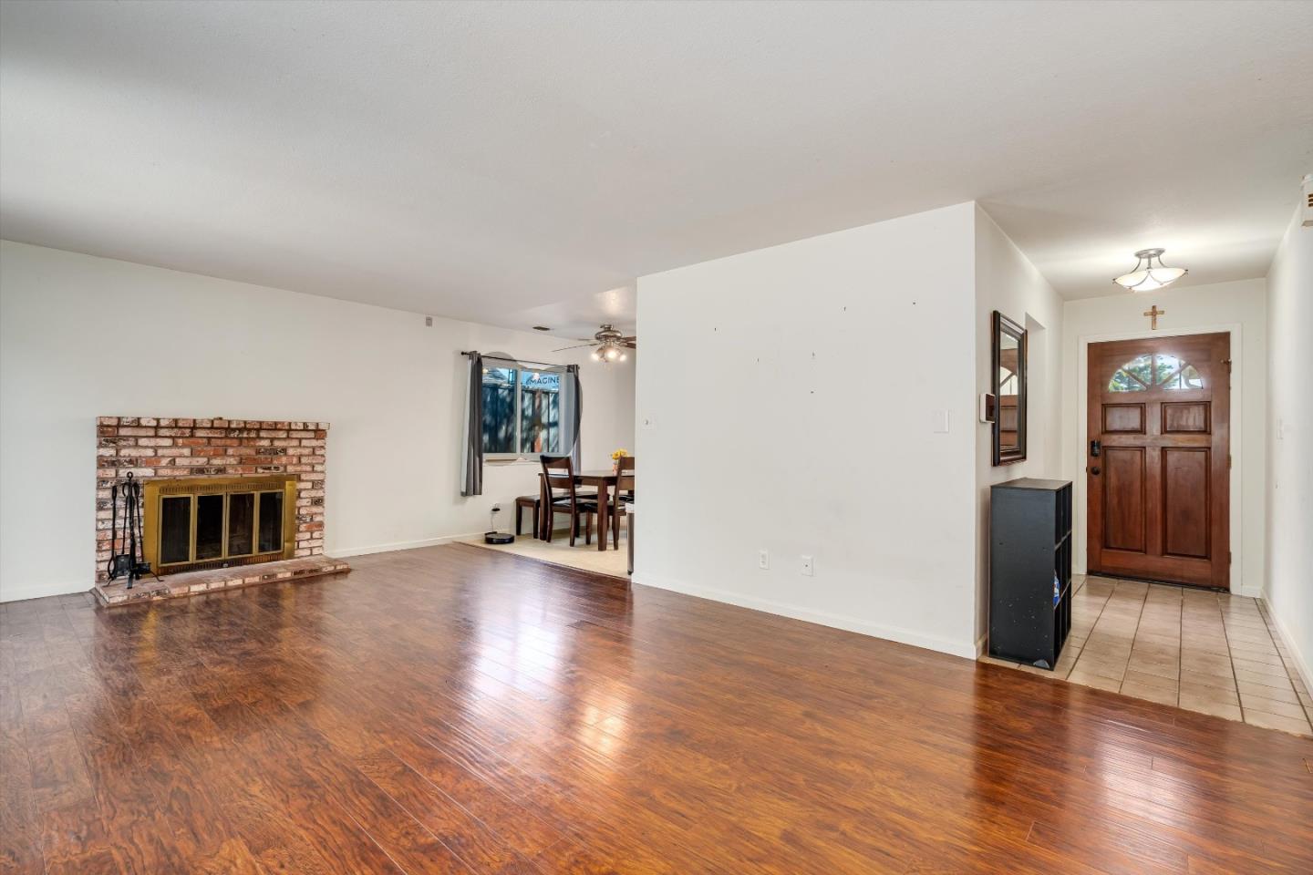 Detail Gallery Image 4 of 19 For 523 Thomas Cir, Suisun City,  CA 94585 - 3 Beds | 2 Baths