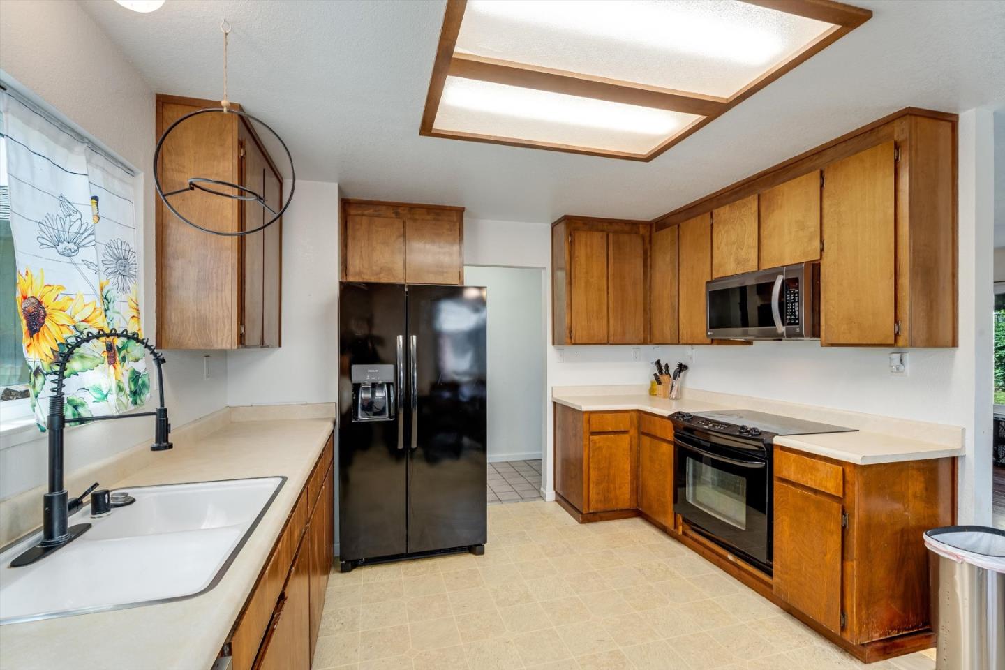 Detail Gallery Image 7 of 19 For 523 Thomas Cir, Suisun City,  CA 94585 - 3 Beds | 2 Baths