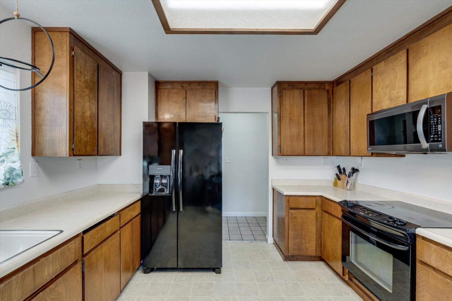 Detail Gallery Image 9 of 19 For 523 Thomas Cir, Suisun City,  CA 94585 - 3 Beds | 2 Baths