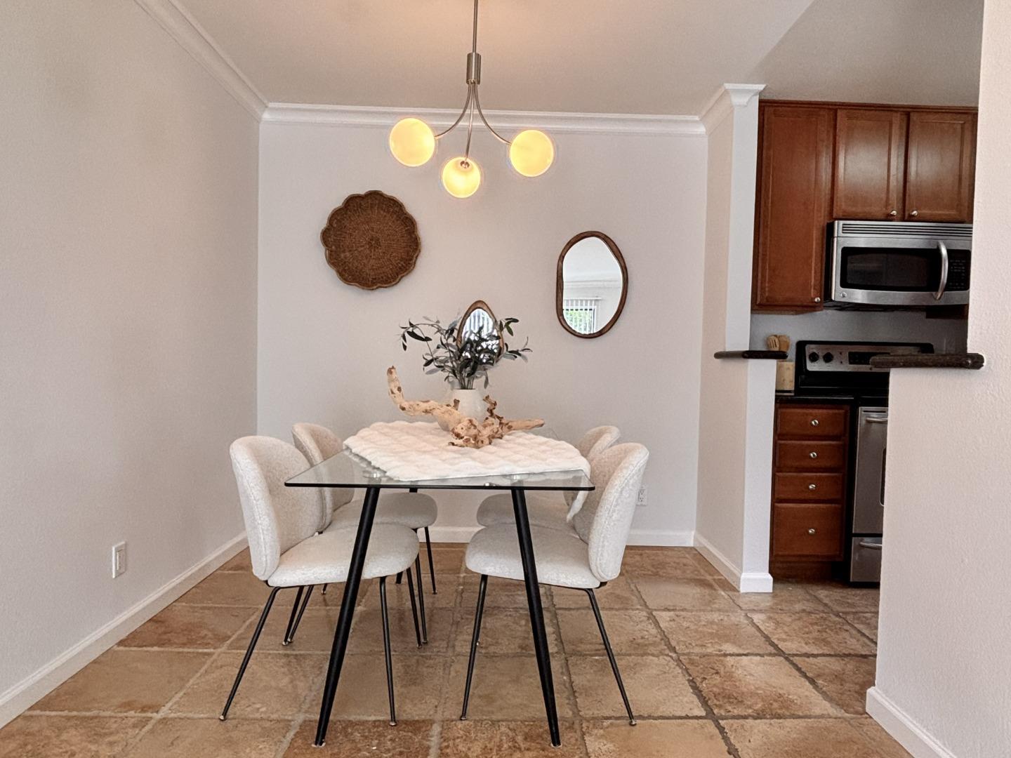 Detail Gallery Image 3 of 5 For 738 Teatree Ct, San Jose,  CA 95128 - 1 Beds | 1 Baths