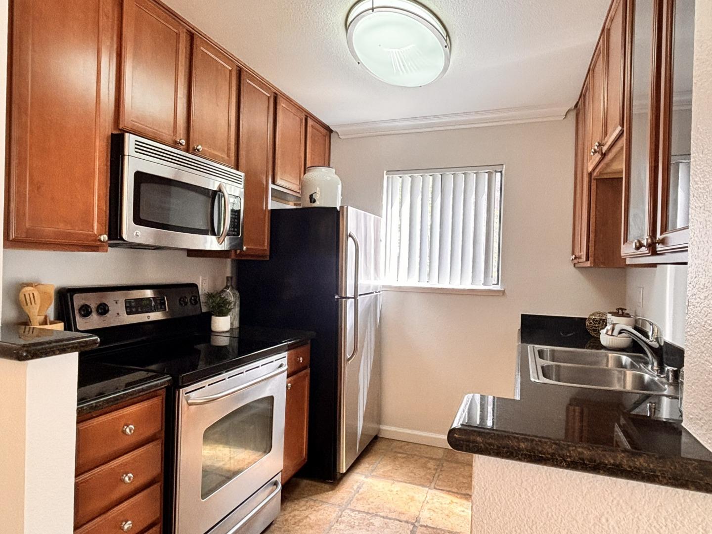 Detail Gallery Image 4 of 5 For 738 Teatree Ct, San Jose,  CA 95128 - 1 Beds | 1 Baths