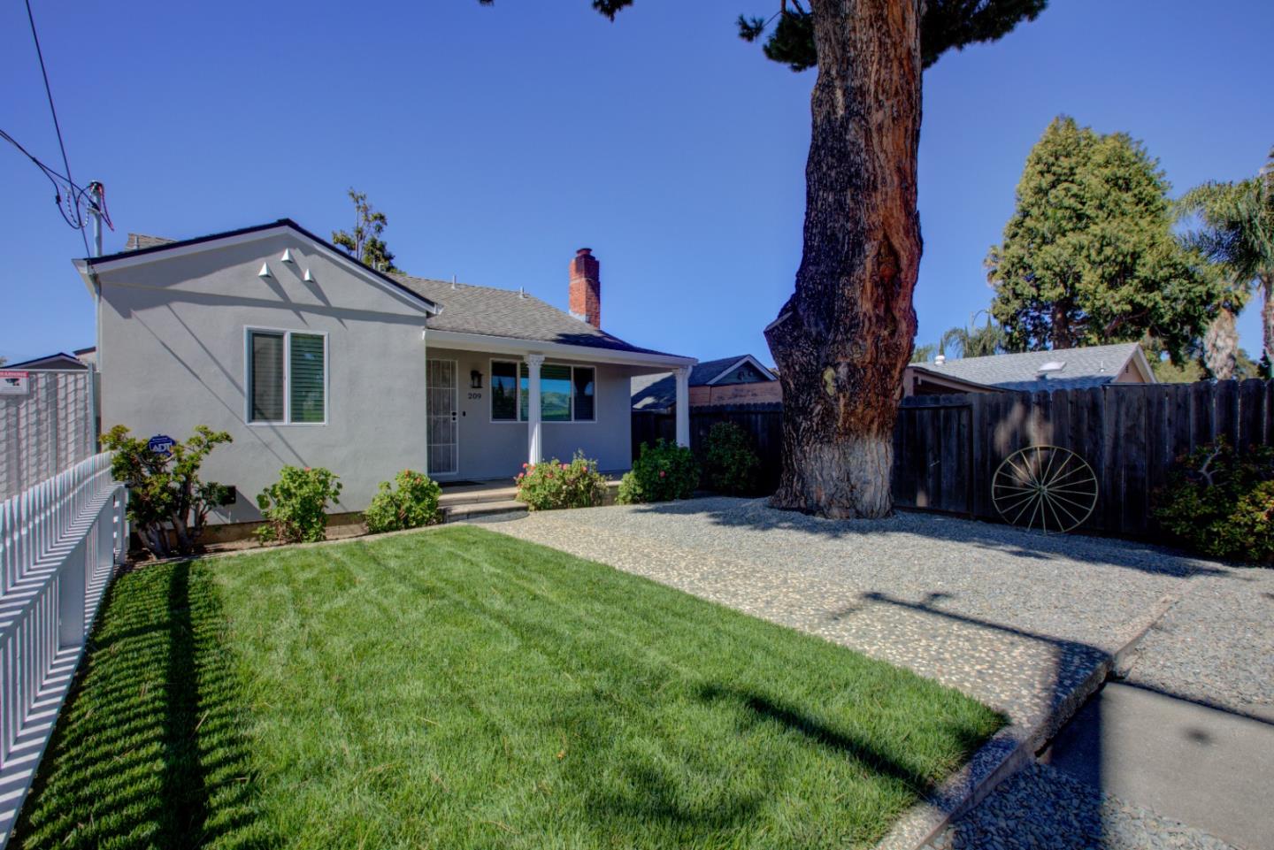 Detail Gallery Image 11 of 58 For 209 Mccreery Ave, San Jose,  CA 95116 - 3 Beds | 2/1 Baths