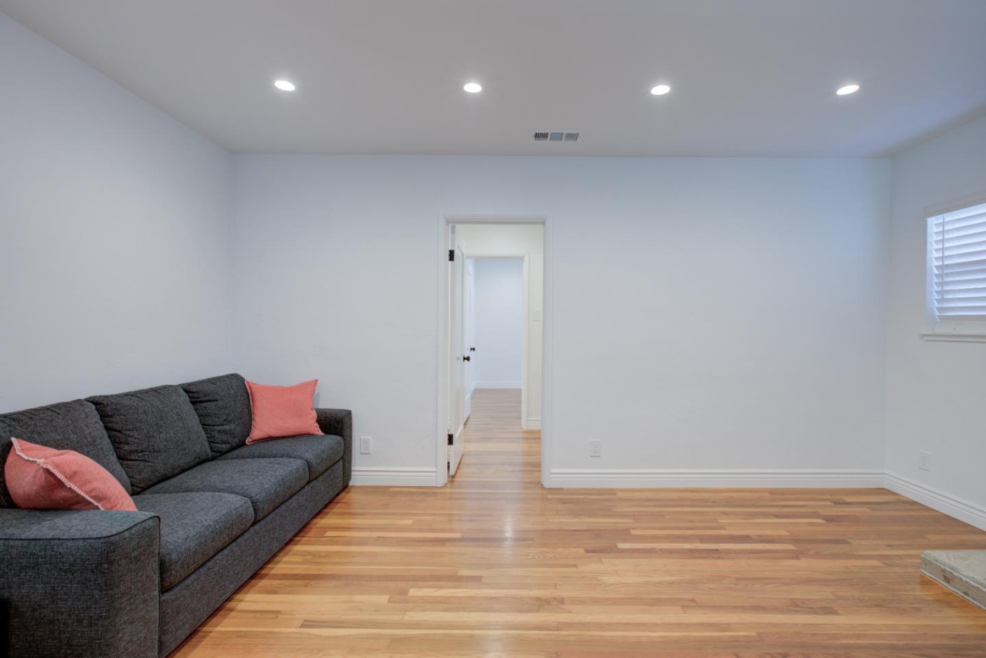 Detail Gallery Image 31 of 58 For 209 Mccreery Ave, San Jose,  CA 95116 - 3 Beds | 2/1 Baths