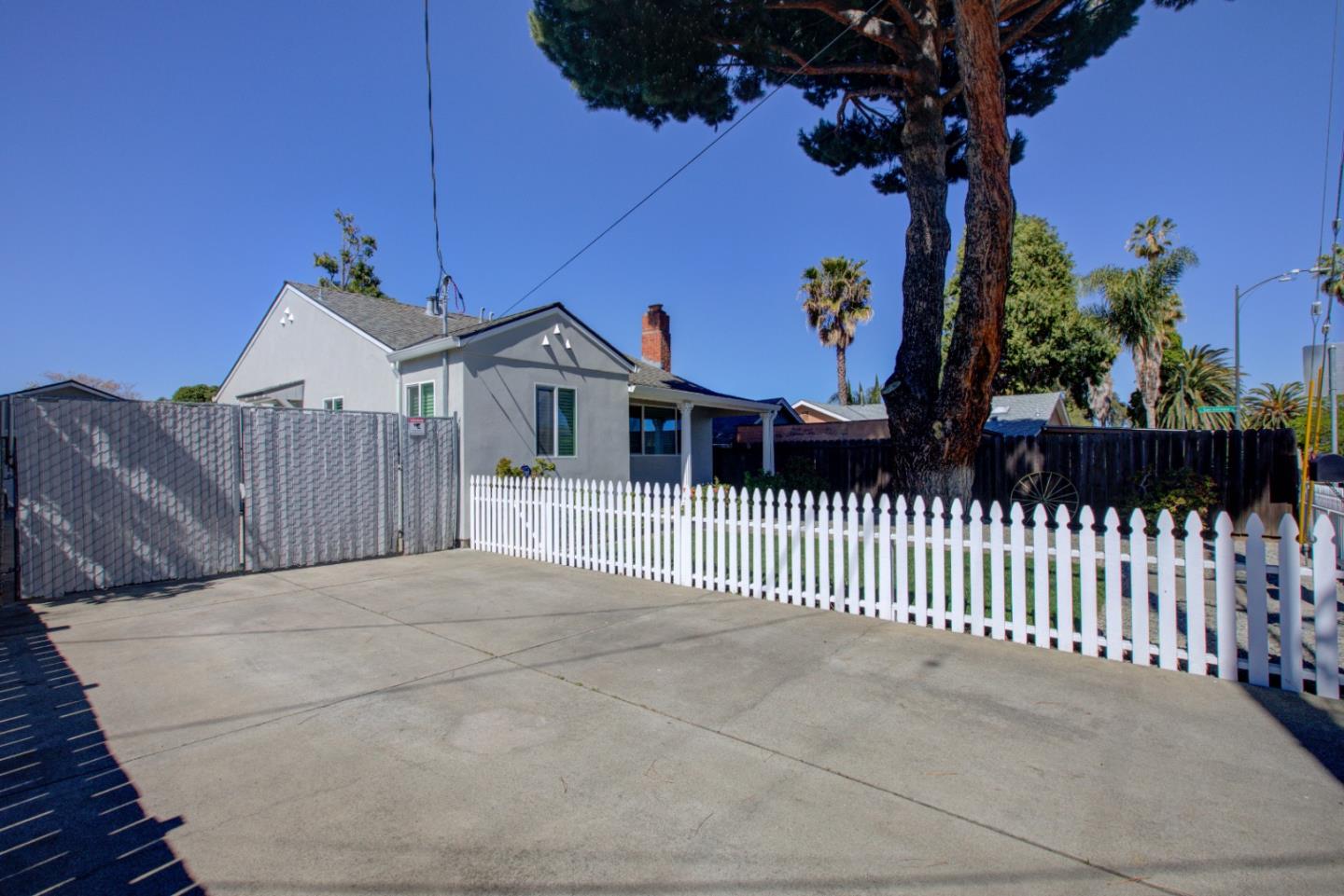 Detail Gallery Image 4 of 58 For 209 Mccreery Ave, San Jose,  CA 95116 - 3 Beds | 2/1 Baths