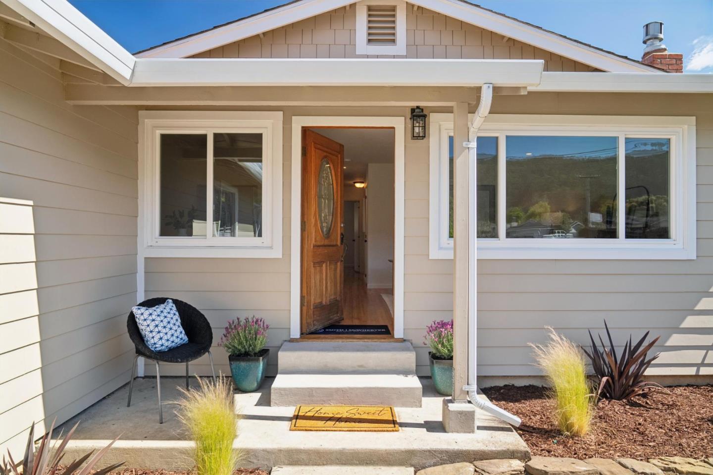 Detail Gallery Image 3 of 40 For 851 Standish Rd, Pacifica,  CA 94044 - 3 Beds | 2 Baths