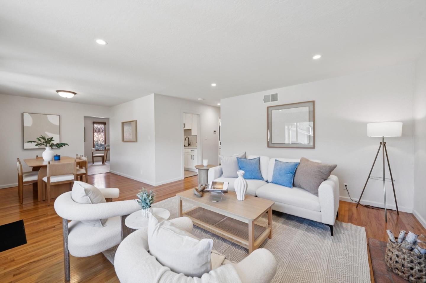 Detail Gallery Image 8 of 40 For 851 Standish Rd, Pacifica,  CA 94044 - 3 Beds | 2 Baths