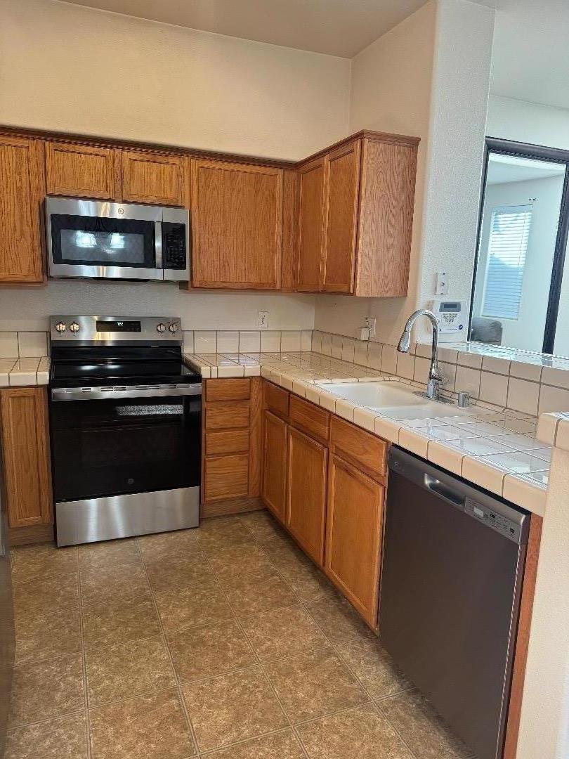 Detail Gallery Image 3 of 13 For 624 Gardenia Pl, Soledad,  CA 93960 - 3 Beds | 2/1 Baths