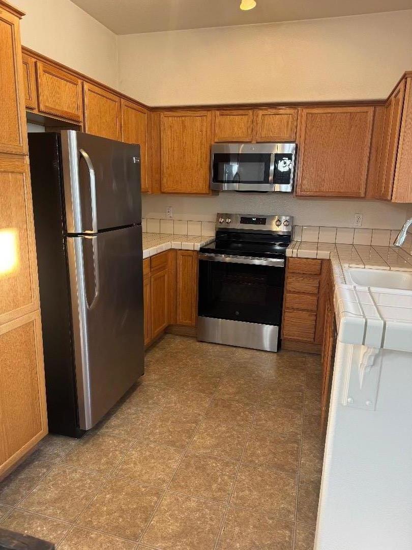 Detail Gallery Image 4 of 13 For 624 Gardenia Pl, Soledad,  CA 93960 - 3 Beds | 2/1 Baths