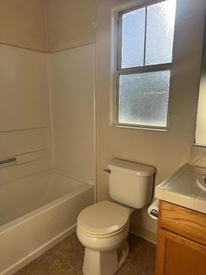 Detail Gallery Image 8 of 13 For 624 Gardenia Pl, Soledad,  CA 93960 - 3 Beds | 2/1 Baths