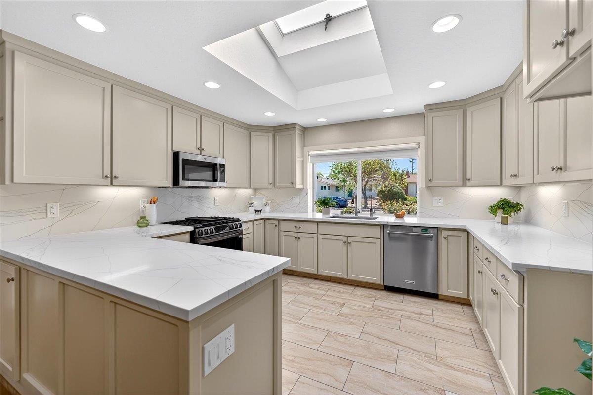 Detail Gallery Image 14 of 61 For 1313 Lindsay Way, San Jose,  CA 95118 - 3 Beds | 2 Baths