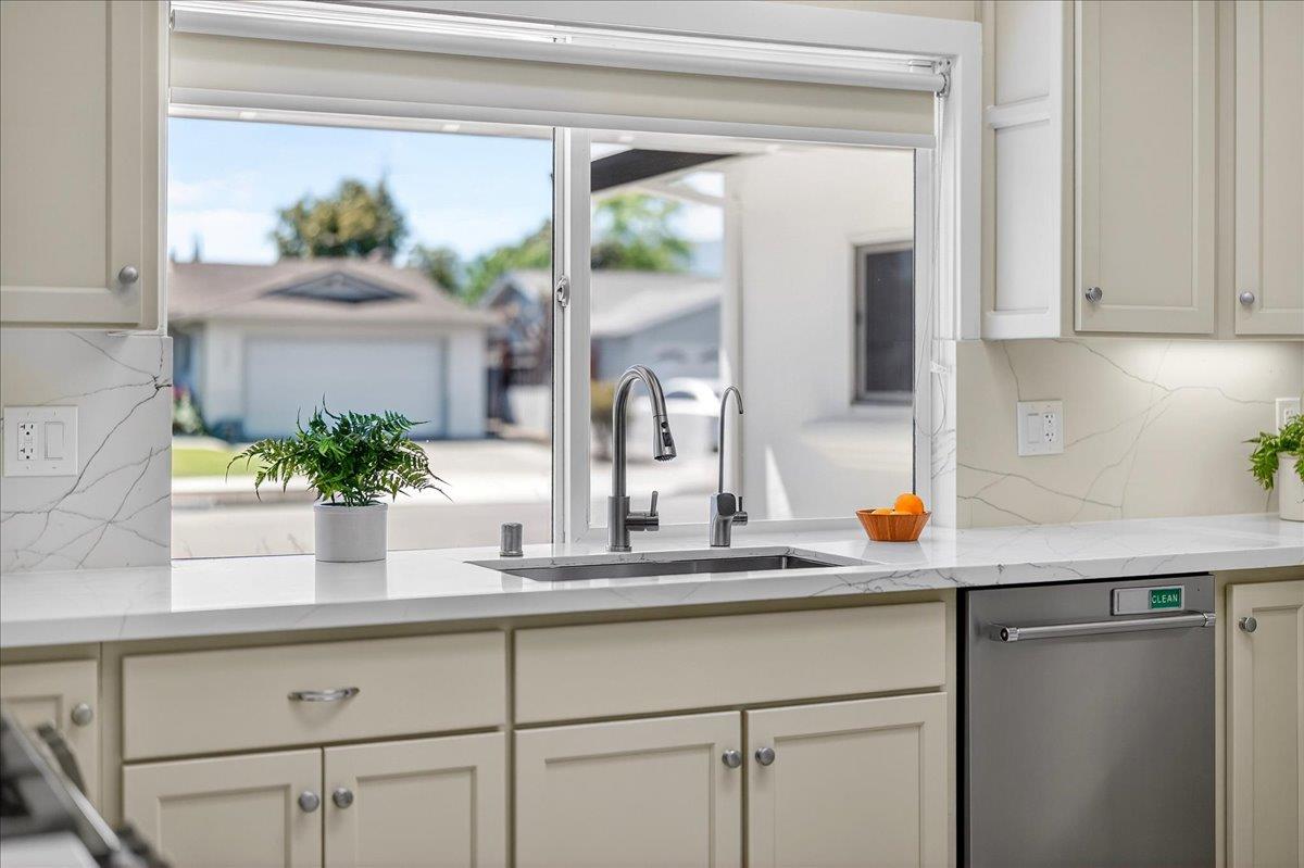 Detail Gallery Image 19 of 61 For 1313 Lindsay Way, San Jose,  CA 95118 - 3 Beds | 2 Baths