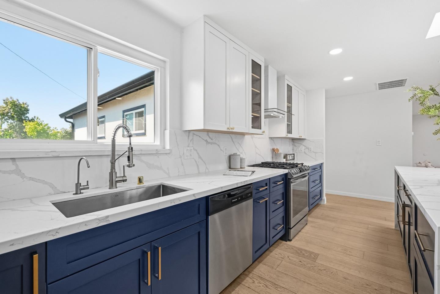 Detail Gallery Image 15 of 40 For 2013 Cabrillo Ct, Santa Clara,  CA 95051 - 4 Beds | 2 Baths