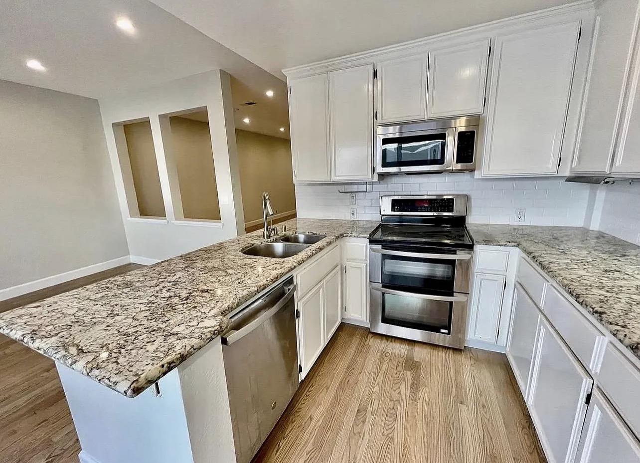 Detail Gallery Image 13 of 31 For 959 La Mesa Ter #G,  Sunnyvale,  CA 94086 - 3 Beds | 2/1 Baths