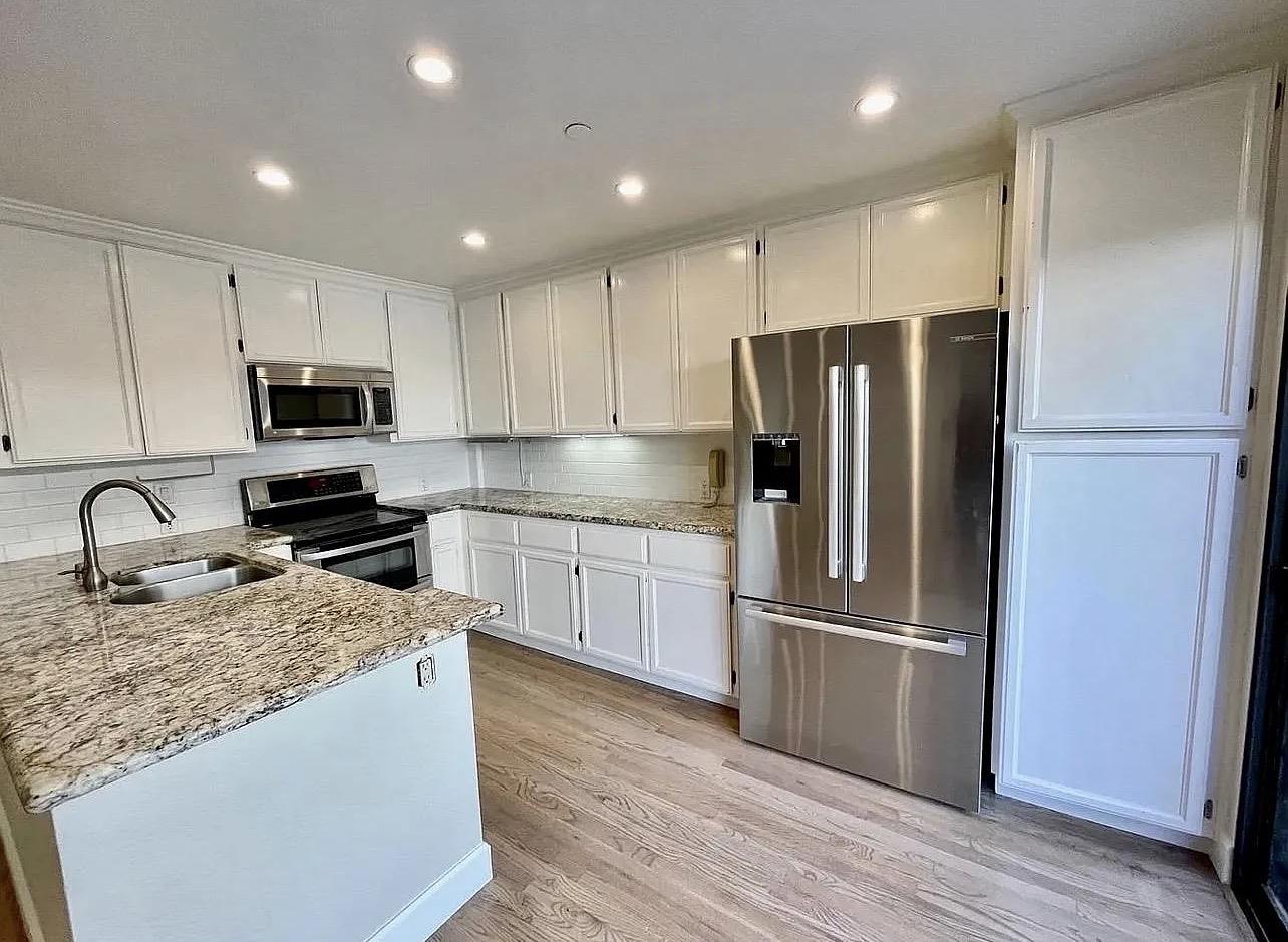 Detail Gallery Image 14 of 31 For 959 La Mesa Ter #G,  Sunnyvale,  CA 94086 - 3 Beds | 2/1 Baths