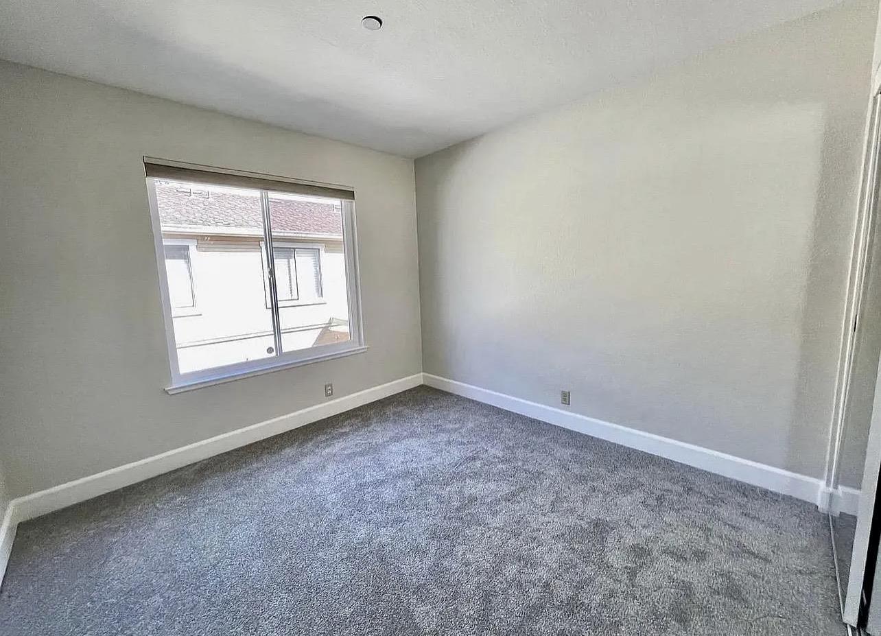 Detail Gallery Image 16 of 31 For 959 La Mesa Ter #G,  Sunnyvale,  CA 94086 - 3 Beds | 2/1 Baths