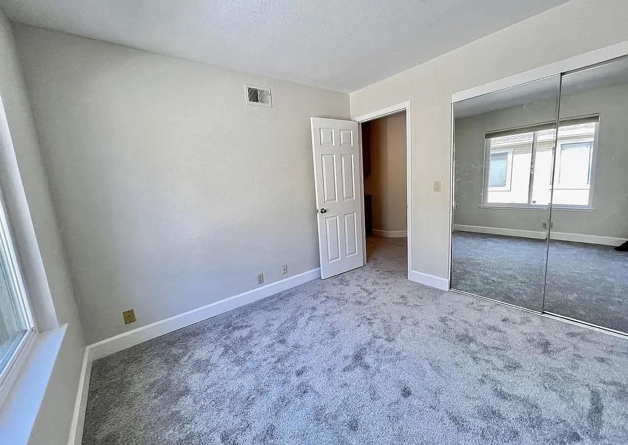 Detail Gallery Image 17 of 31 For 959 La Mesa Ter #G,  Sunnyvale,  CA 94086 - 3 Beds | 2/1 Baths