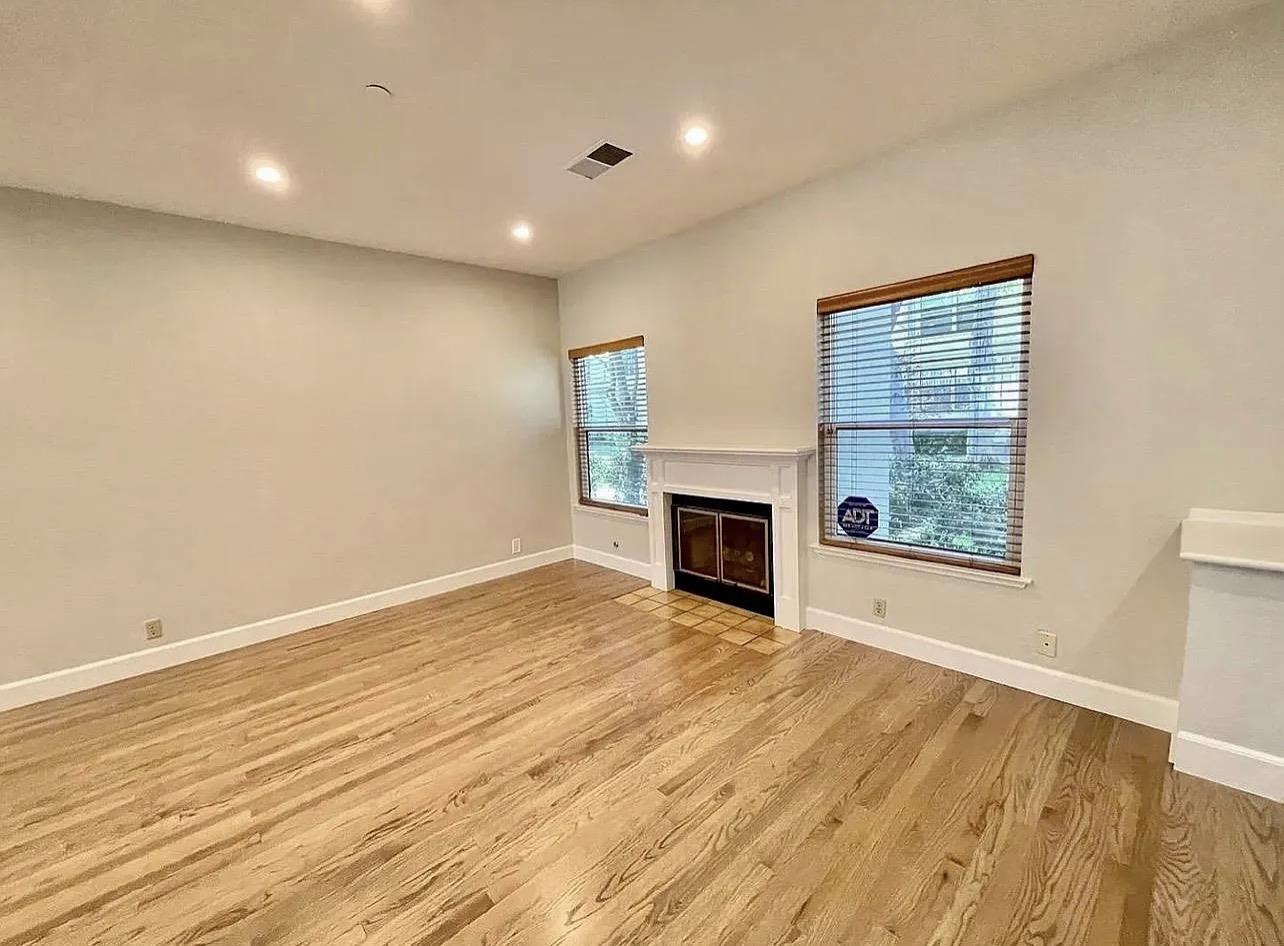 Detail Gallery Image 6 of 31 For 959 La Mesa Ter #G,  Sunnyvale,  CA 94086 - 3 Beds | 2/1 Baths