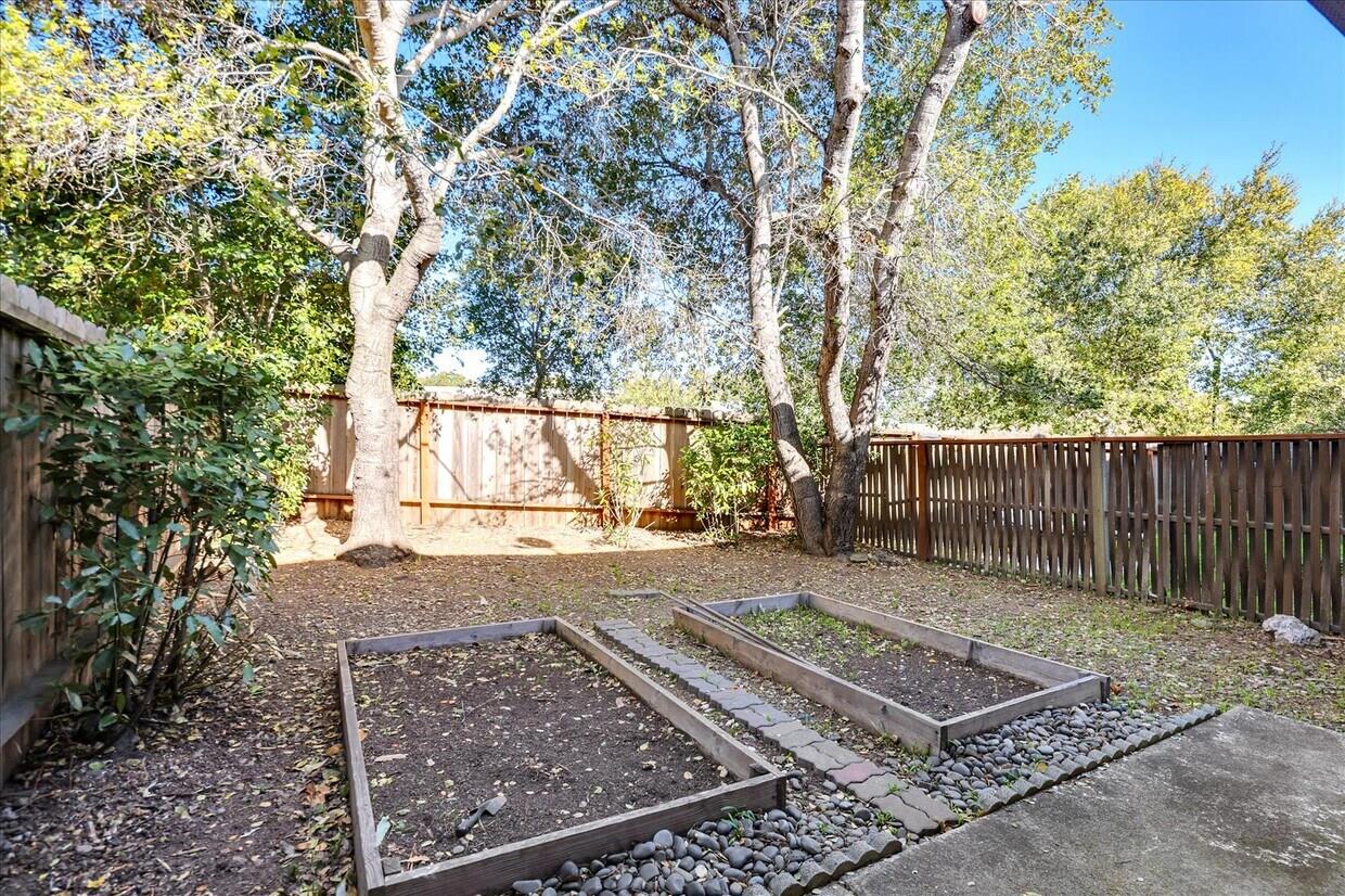 Detail Gallery Image 30 of 32 For Garden Ct, Belmont,  CA 94002 - – Beds | – Baths