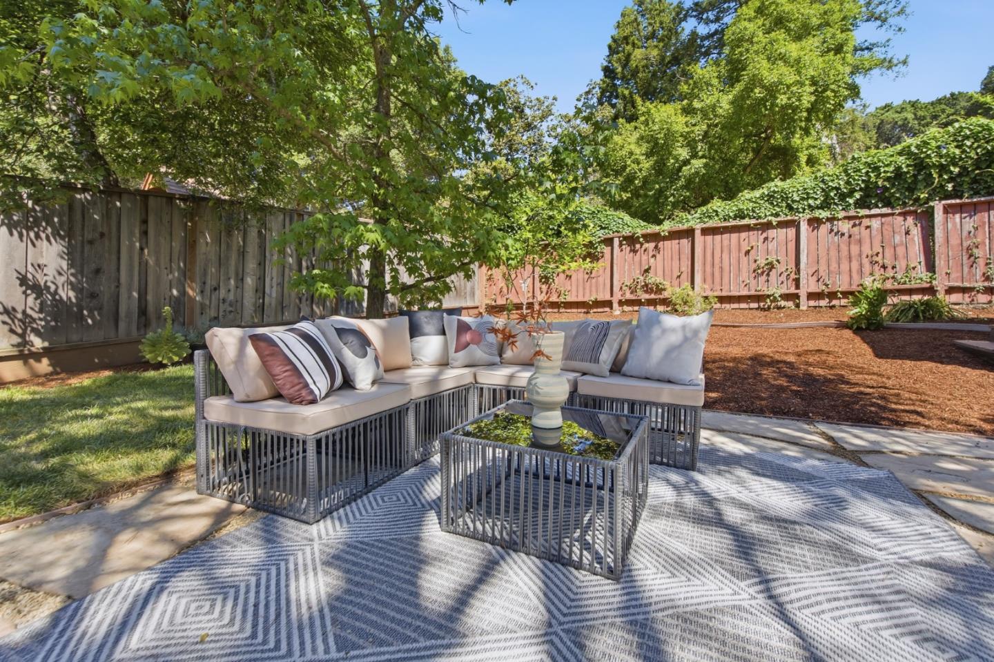 Detail Gallery Image 13 of 43 For 1860 San Carlos Ave, San Carlos,  CA 94070 - 3 Beds | 2 Baths