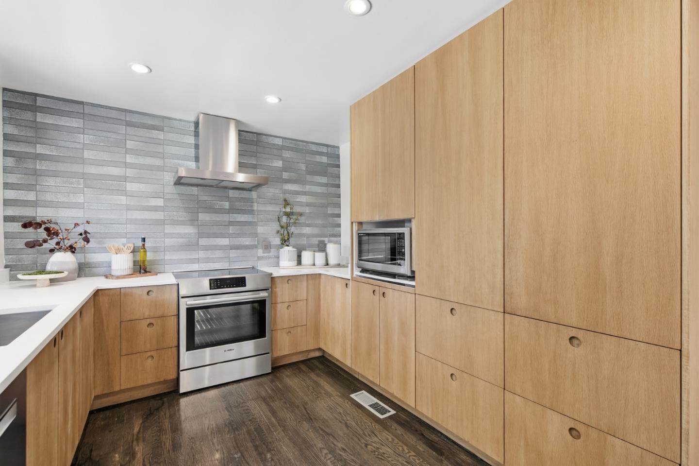 Detail Gallery Image 14 of 43 For 1860 San Carlos Ave, San Carlos,  CA 94070 - 3 Beds | 2 Baths