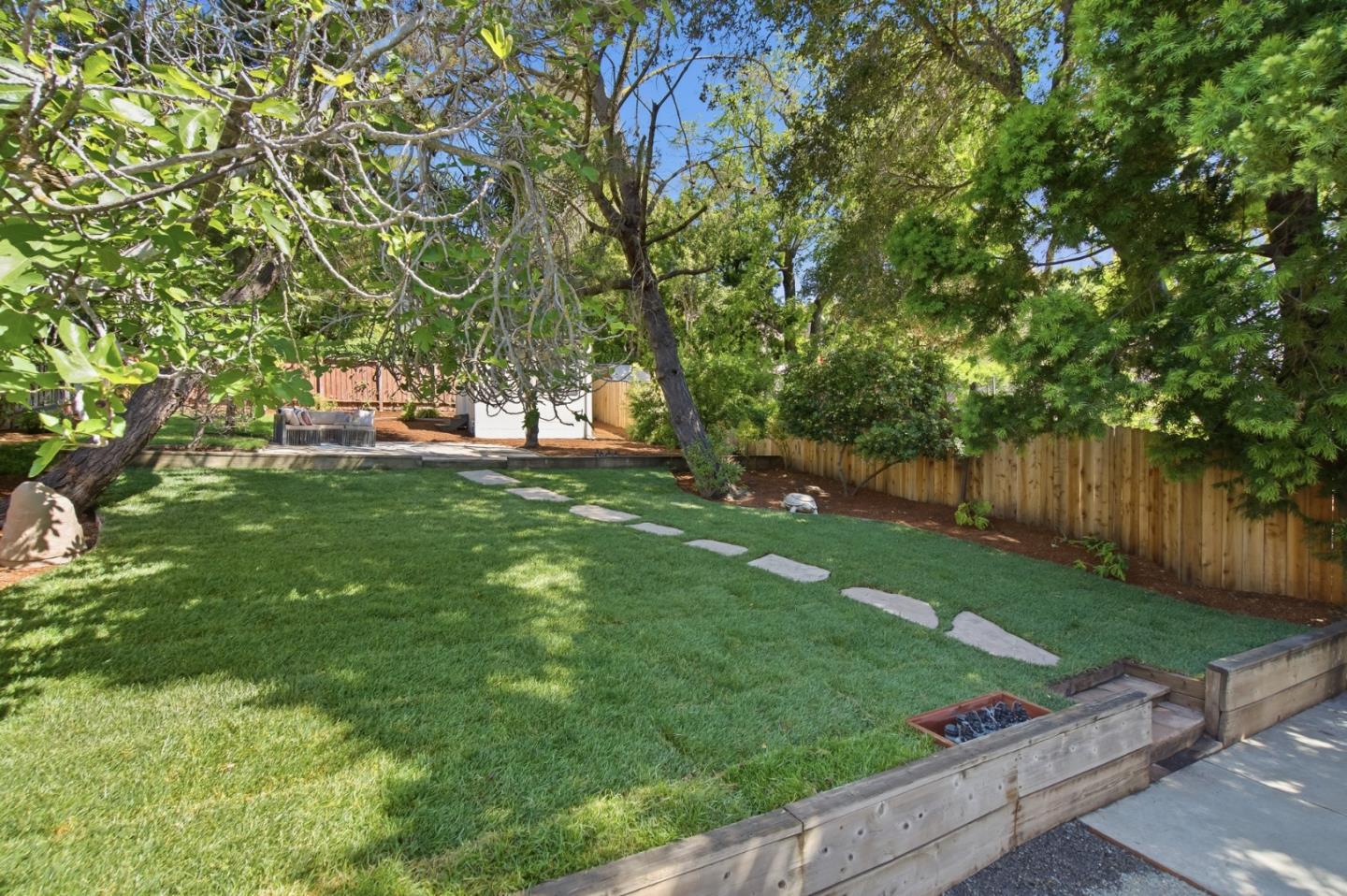 Detail Gallery Image 2 of 43 For 1860 San Carlos Ave, San Carlos,  CA 94070 - 3 Beds | 2 Baths