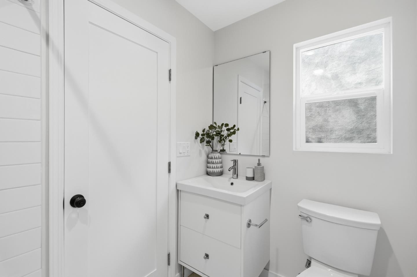 Detail Gallery Image 27 of 43 For 1860 San Carlos Ave, San Carlos,  CA 94070 - 3 Beds | 2 Baths