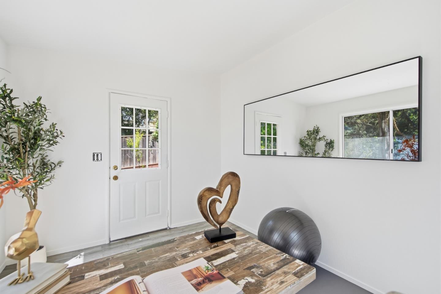 Detail Gallery Image 29 of 43 For 1860 San Carlos Ave, San Carlos,  CA 94070 - 3 Beds | 2 Baths