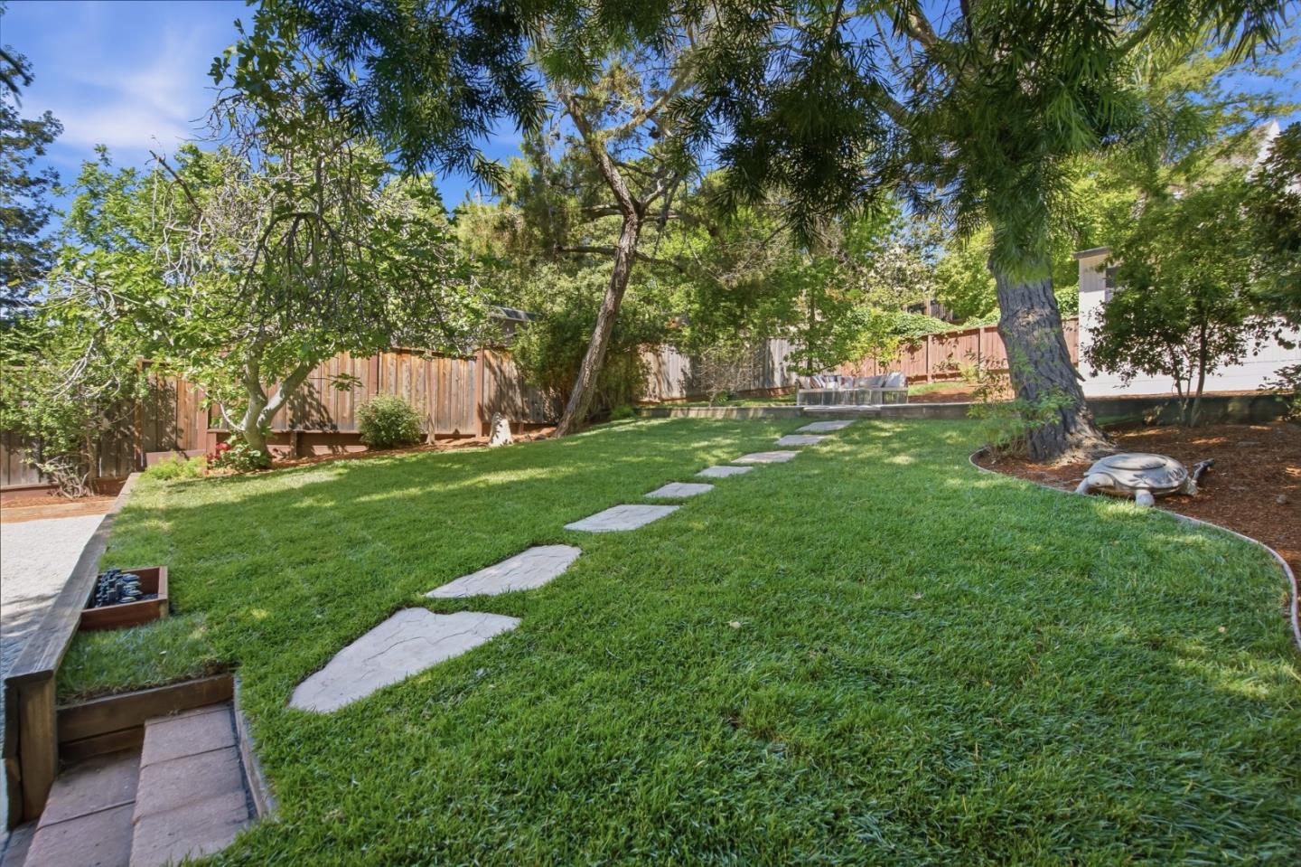 Detail Gallery Image 33 of 43 For 1860 San Carlos Ave, San Carlos,  CA 94070 - 3 Beds | 2 Baths