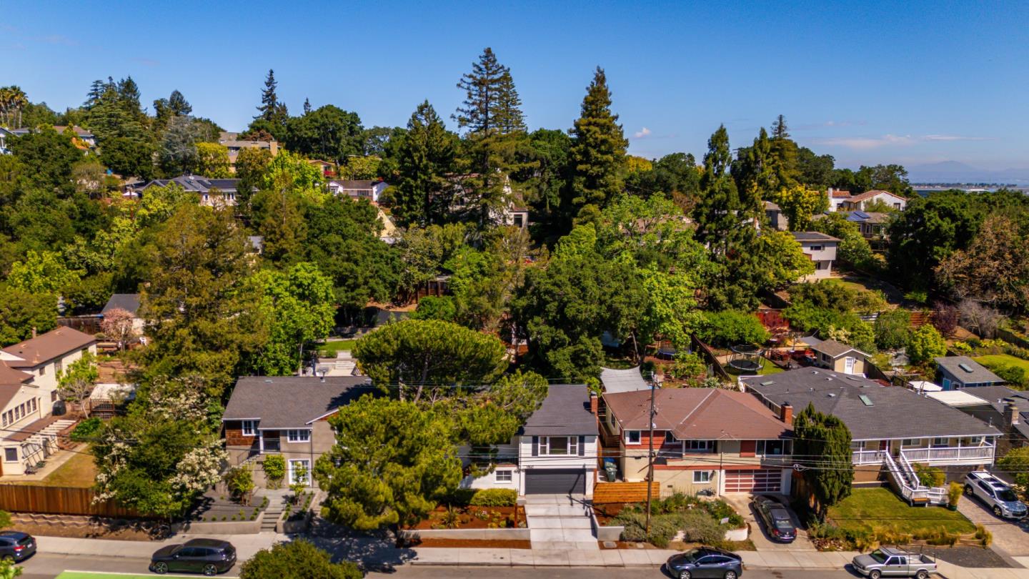 Detail Gallery Image 38 of 43 For 1860 San Carlos Ave, San Carlos,  CA 94070 - 3 Beds | 2 Baths