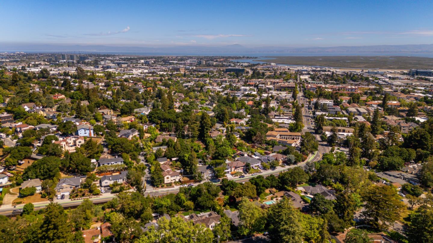 Detail Gallery Image 40 of 43 For 1860 San Carlos Ave, San Carlos,  CA 94070 - 3 Beds | 2 Baths