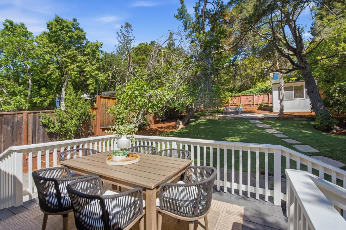 Detail Gallery Image 6 of 43 For 1860 San Carlos Ave, San Carlos,  CA 94070 - 3 Beds | 2 Baths