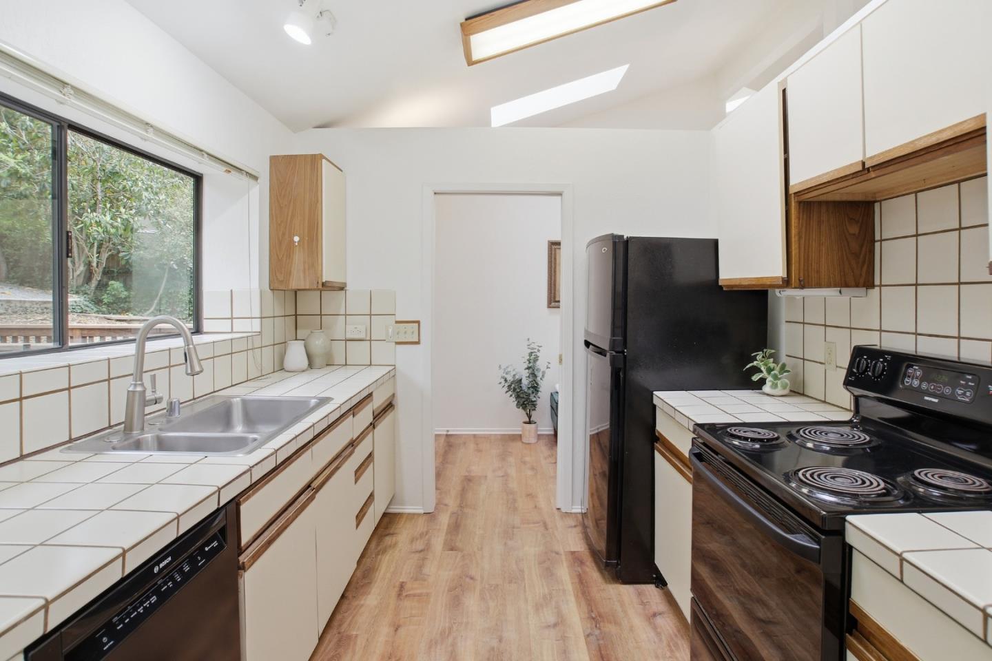 Detail Gallery Image 11 of 41 For 75 Redwood Dr, La Honda,  CA 94020 - – Beds | – Baths