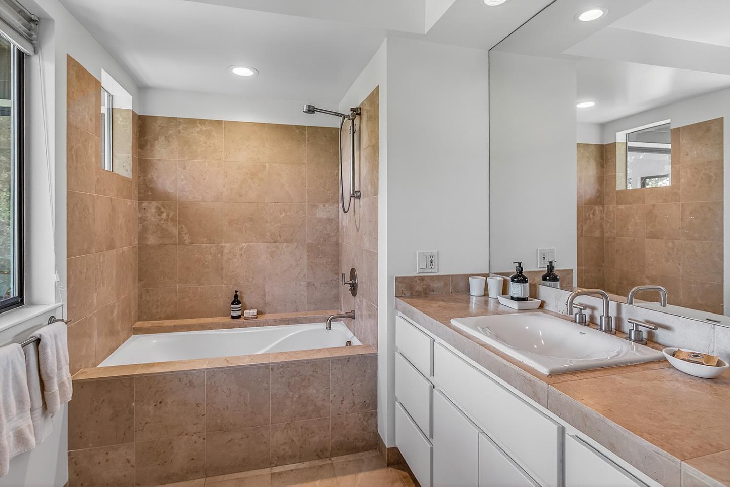 Detail Gallery Image 13 of 38 For 175 Alta Mesa Rd, Woodside,  CA 94062 - 4 Beds | 3/1 Baths