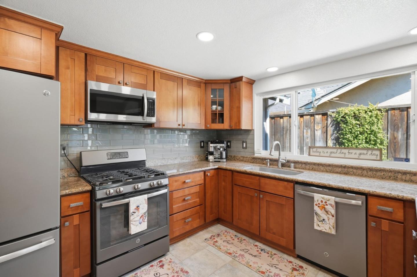 Detail Gallery Image 13 of 30 For 1140 Valbusa, Gilroy,  CA 95020 - 3 Beds | 2 Baths