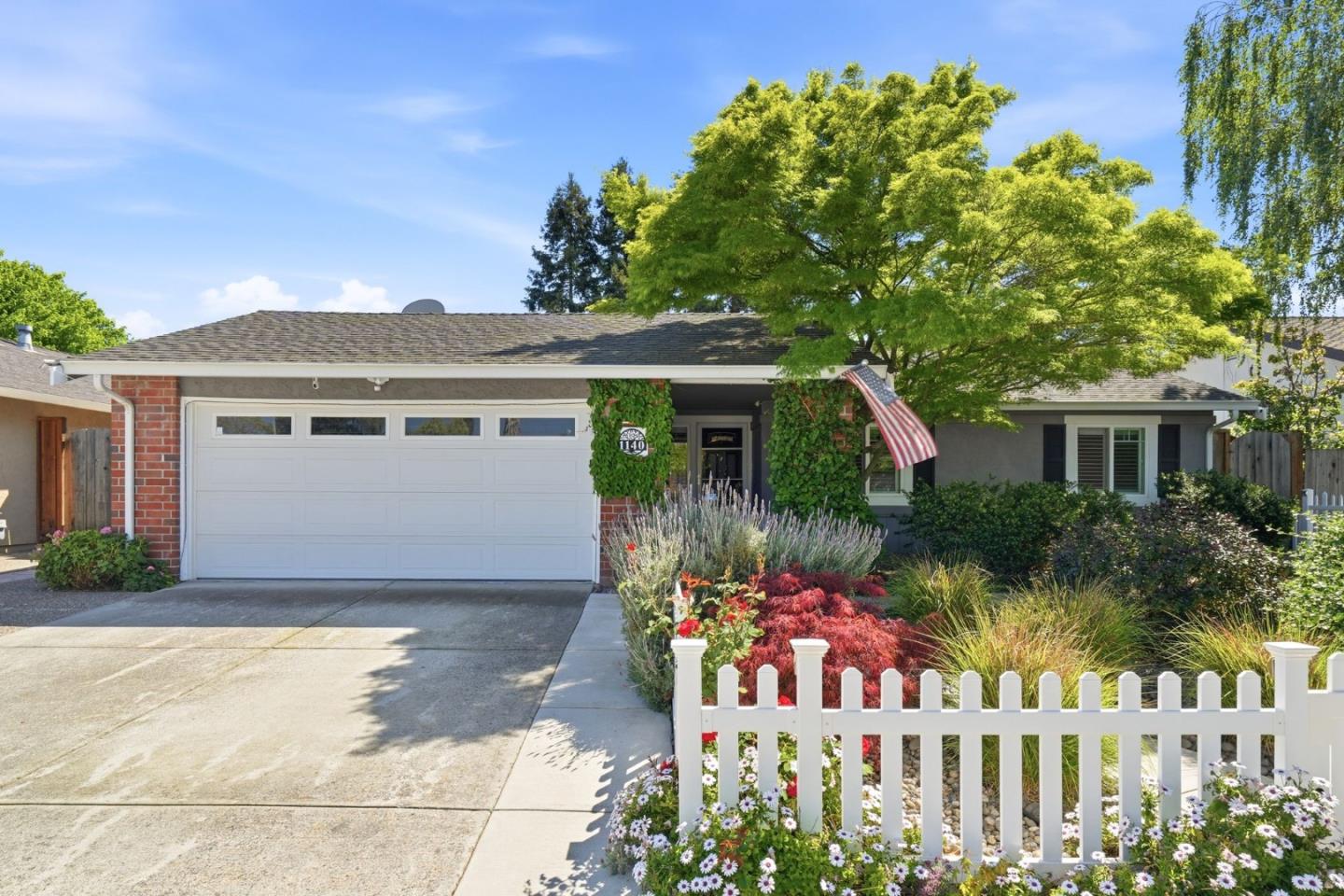 Detail Gallery Image 3 of 30 For 1140 Valbusa, Gilroy,  CA 95020 - 3 Beds | 2 Baths