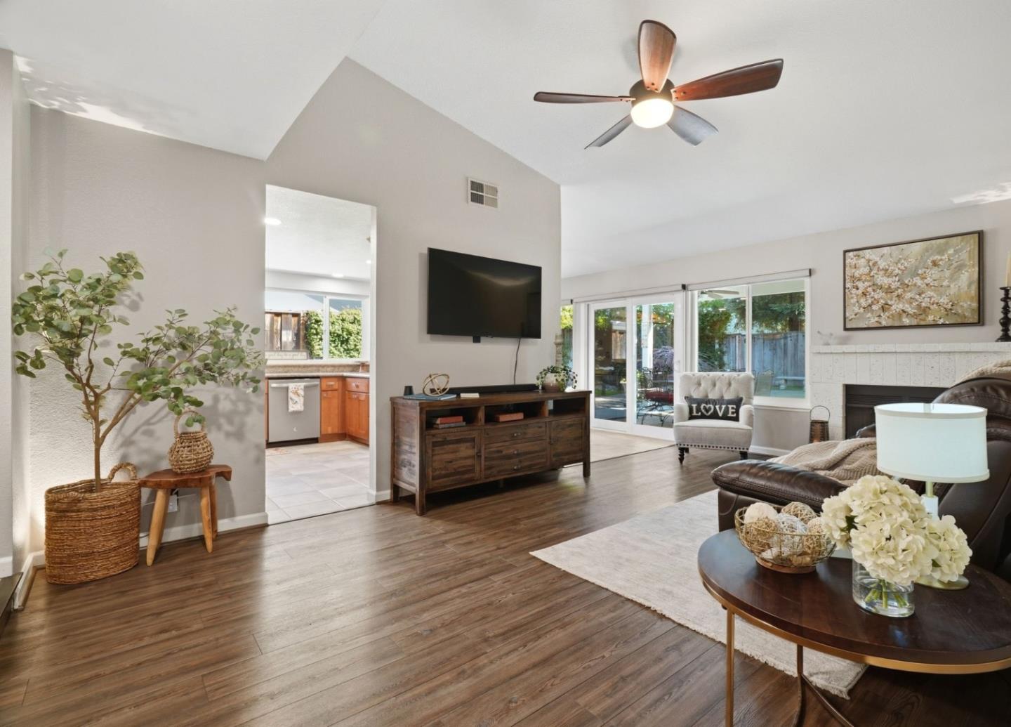 Detail Gallery Image 9 of 30 For 1140 Valbusa, Gilroy,  CA 95020 - 3 Beds | 2 Baths