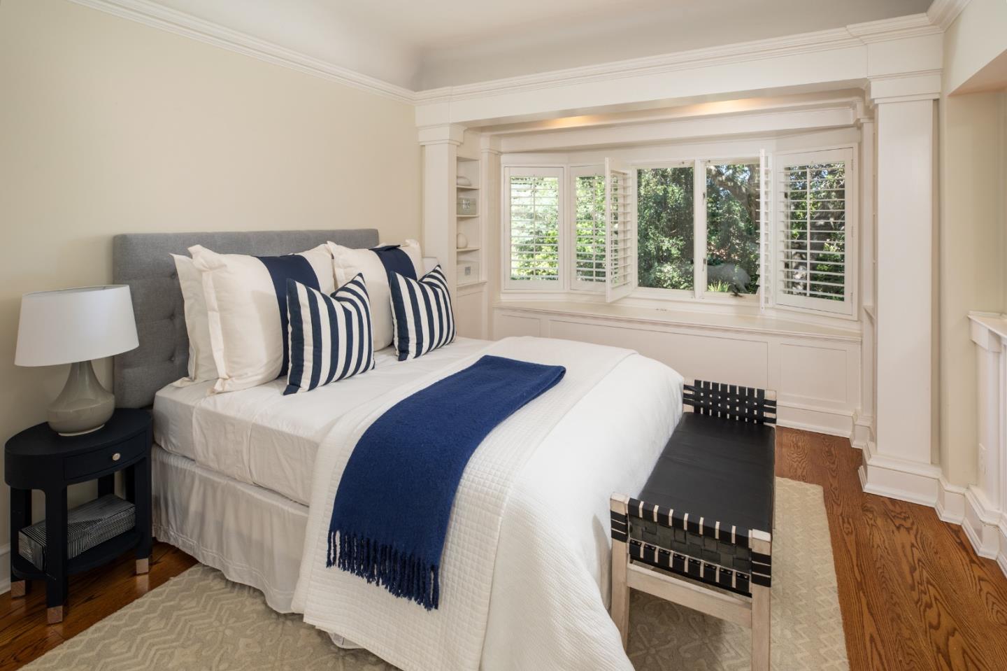 Detail Gallery Image 12 of 35 For 10950 Magdalena Rd, Los Altos Hills,  CA 94024 - 4 Beds | 4 Baths